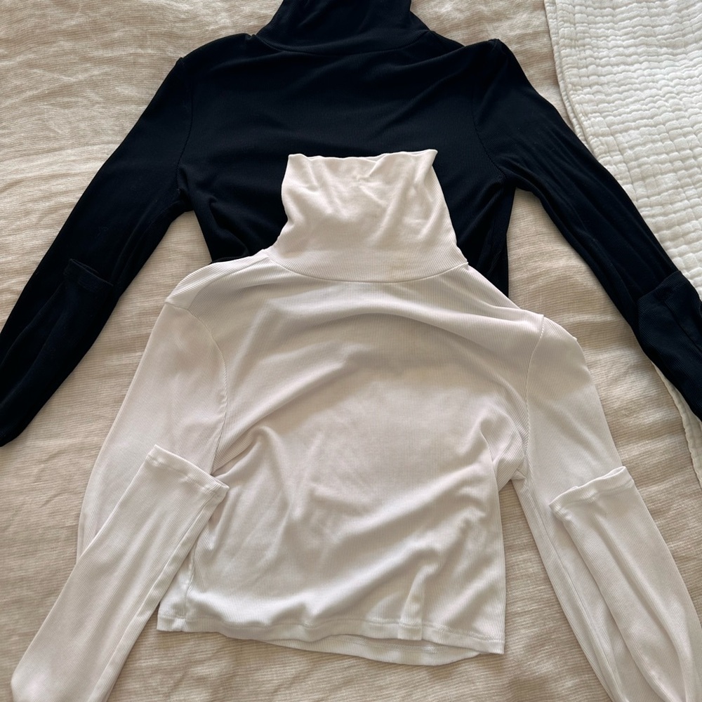 Aritzia Sunday Best Black and White turtle neck  Duo